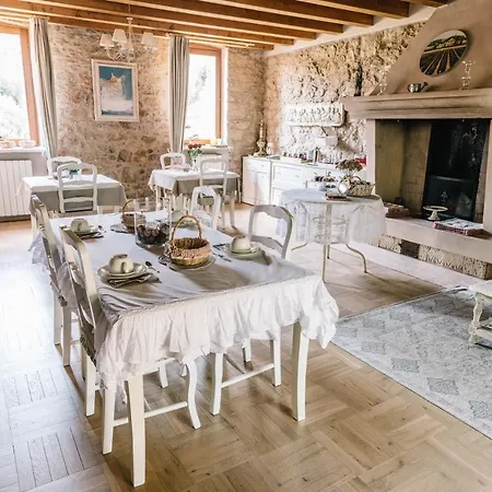 - Relais De Charme La Caminella San Pietro In Cariano