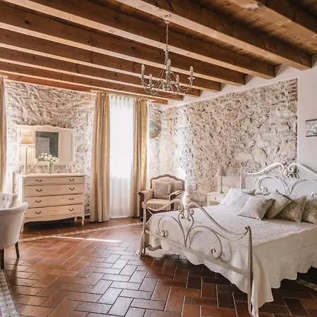 - Relais De Charme La Caminella Nocleg ze śniadaniem