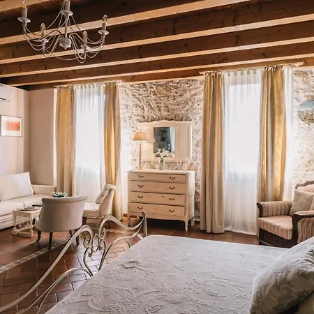 Nocleg ze śniadaniem - Relais De Charme La Caminella 4*