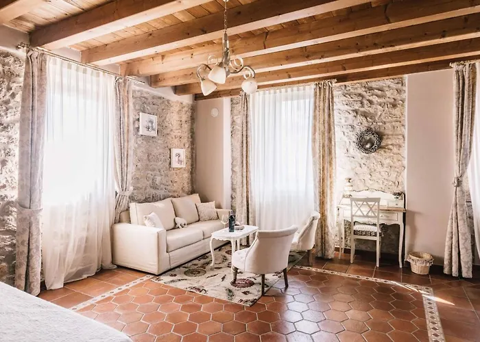 - Relais De Charme La Caminella Couette-café