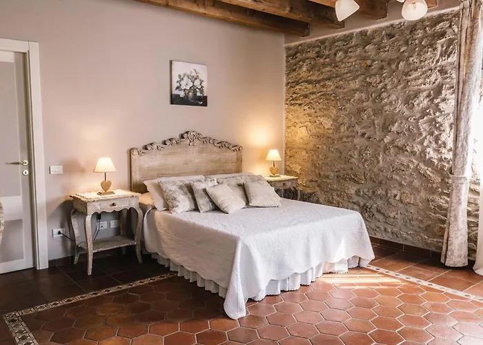 - Relais De Charme La Caminella Couette-café San Pietro in Cariano