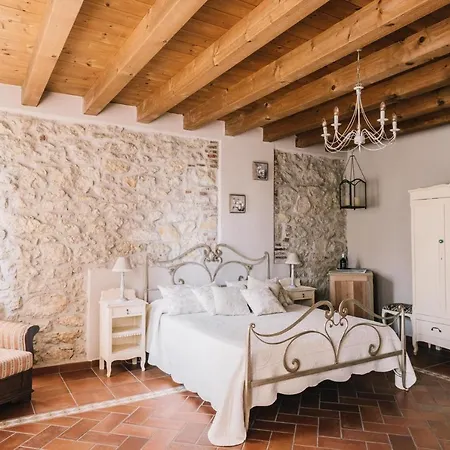 - Relais De Charme La Caminella Bed and breakfast